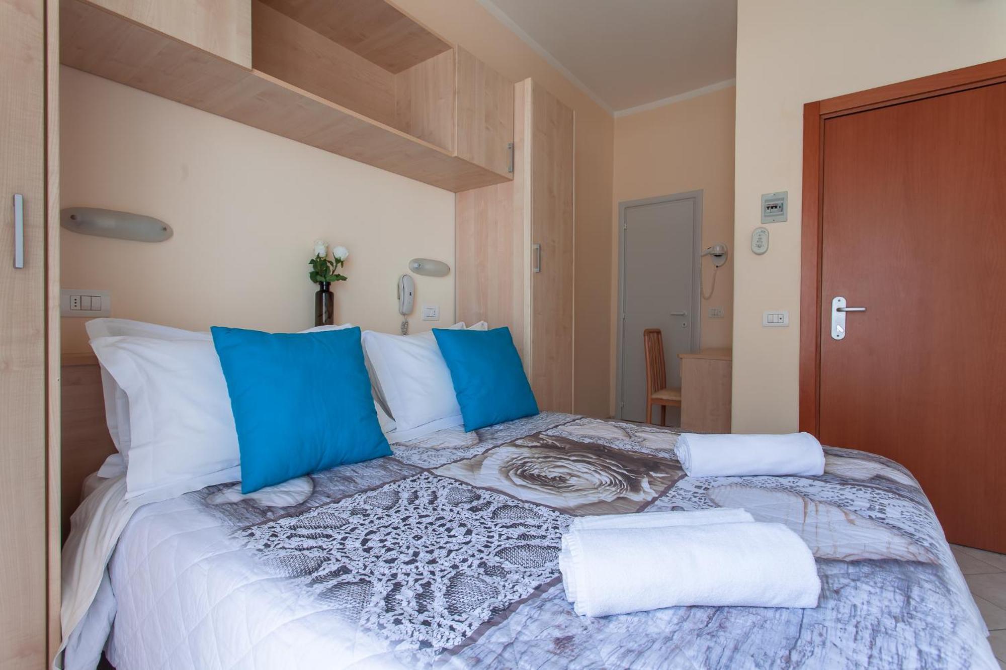 Hotel Giove Dipendenza Hotel Fiamma Чезенатико Номер фото