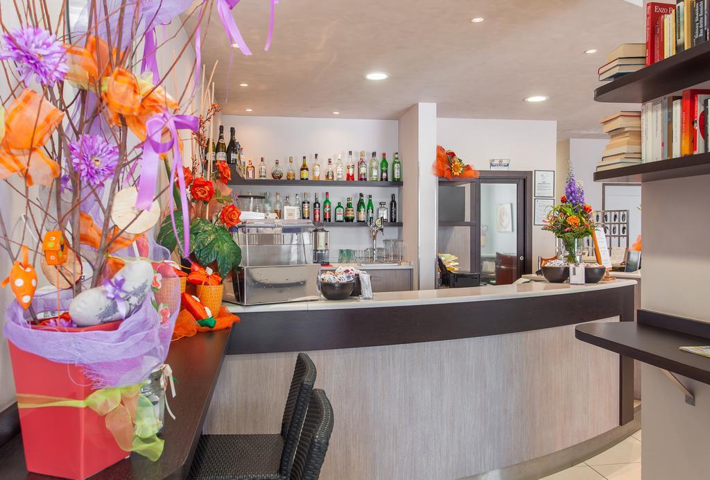Hotel Giove Dipendenza Hotel Fiamma Чезенатико Экстерьер фото