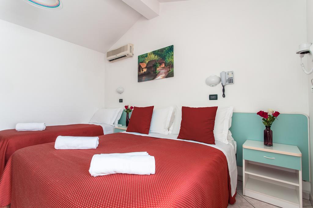 Hotel Giove Dipendenza Hotel Fiamma Чезенатико Экстерьер фото