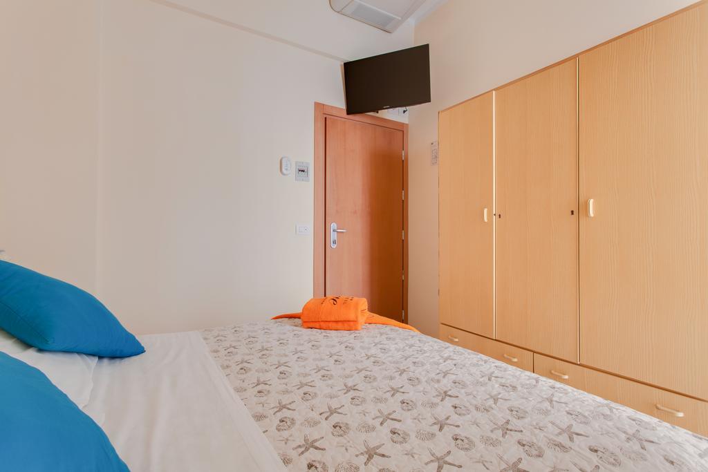 Hotel Giove Dipendenza Hotel Fiamma Чезенатико Экстерьер фото